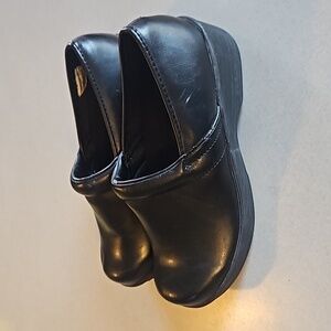 Predictions black clogs